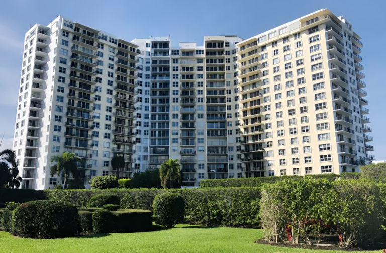 Rapallo Condos